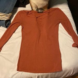 Mid sleeve tight shirt